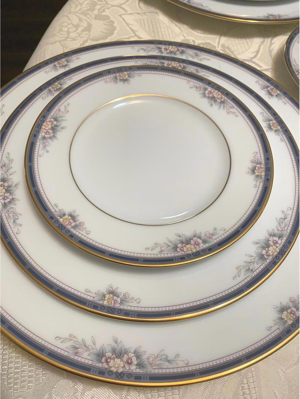 Noritake Ontario Dinnerware Set for 8 Gold Trim 14K Fine China Blue Pink 55 pc